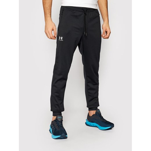 Under Armour Spodnie dresowe Ua Sportstyle 1290261 Czarny Relaxed Fit ze sklepu MODIVO w kategorii Spodnie męskie - zdjęcie 182752460