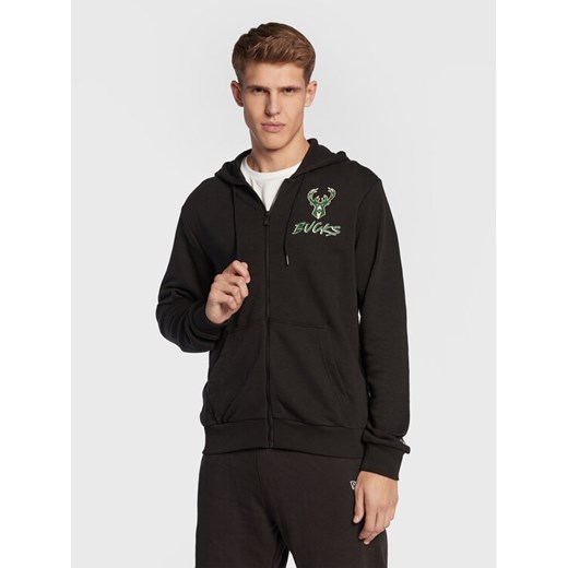 New Era Bluza Milwaukee Bucks NBA Script 60284687 Czarny Regular Fit ze sklepu MODIVO w kategorii Bluzy męskie - zdjęcie 182753013