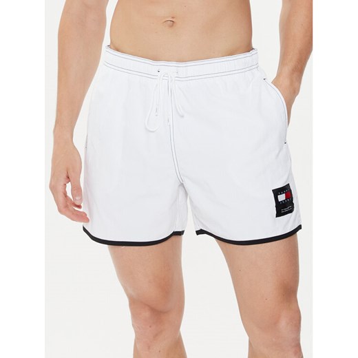 Tommy Hilfiger Szorty kąpielowe UM0UM03149 Biały Regular Fit ze sklepu MODIVO w kategorii Kąpielówki - zdjęcie 182754191