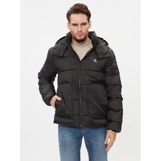 Calvin Klein Jeans Kurtka zimowa J30J324330 Czarny Regular Fit ze sklepu MODIVO w kategorii Kurtki męskie - zdjęcie 182754341