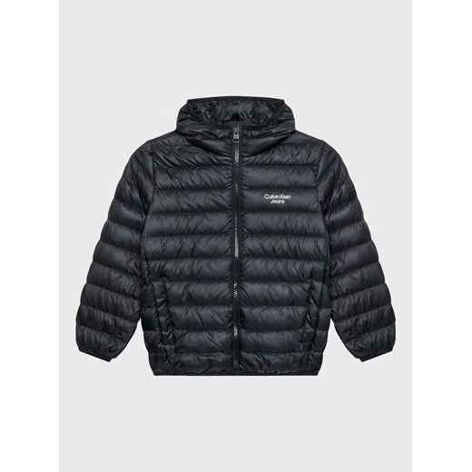 Calvin Klein Jeans Kurtka puchowa IB0IB01270 Czarny Regular Fit ze sklepu MODIVO w kategorii Kurtki chłopięce - zdjęcie 182754912