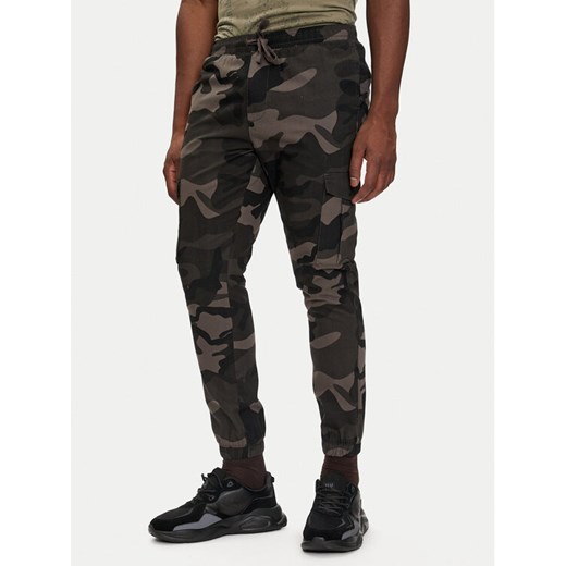 Brave Soul Joggery MTR-FINECAMOCRGR Zielony Slim Fit ze sklepu MODIVO w kategorii Spodnie męskie - zdjęcie 182755500