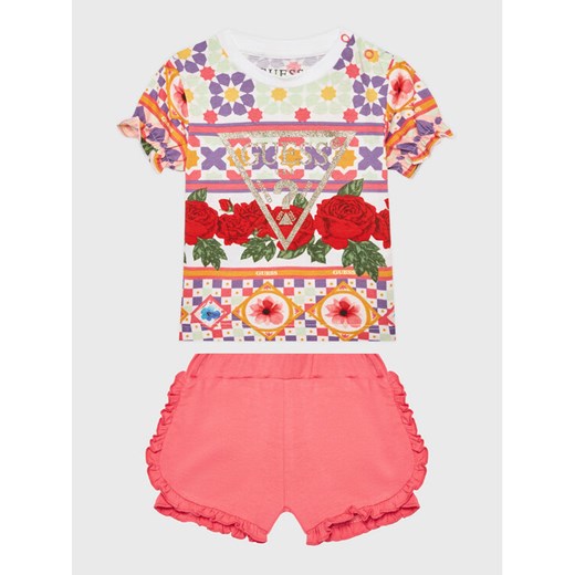 Guess Komplet t-shirt i spodenki A3GG01 K6YW3 Kolorowy Regular Fit ze sklepu MODIVO w kategorii Komplety niemowlęce - zdjęcie 182755921