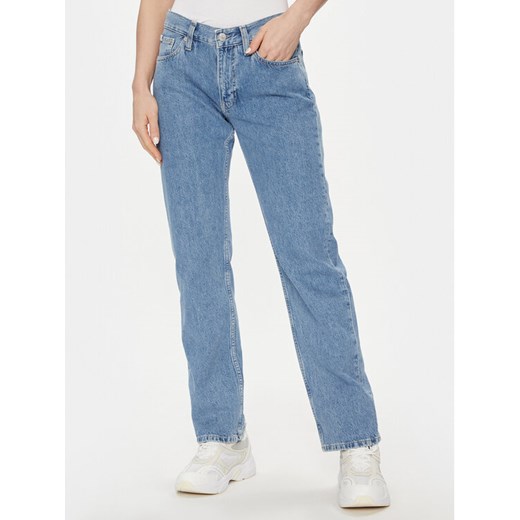 Calvin Klein Jeans Jeansy Low Rise Straight J20J222439 Niebieski Straight Fit ze sklepu MODIVO w kategorii Jeansy damskie - zdjęcie 182755970