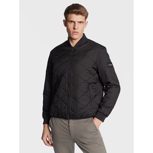 Calvin Klein Kurtka przejściowa Crinkle K10K110680 Czarny Regular Fit ze sklepu MODIVO w kategorii Kurtki męskie - zdjęcie 182756100