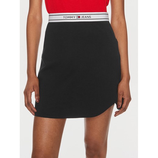 Tommy Jeans Spódnica mini Logo DW0DW17880 Czarny Regular Fit ze sklepu MODIVO w kategorii Spódnice - zdjęcie 182757592