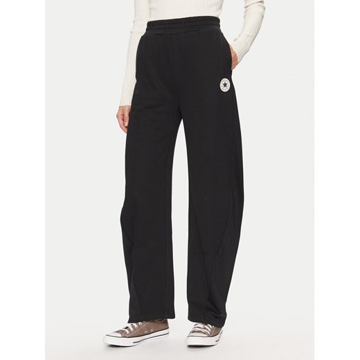 Converse Spodnie dresowe Retro Banana 10027565-A01 Czarny Loose Fit ze sklepu MODIVO w kategorii Spodnie damskie - zdjęcie 182758273