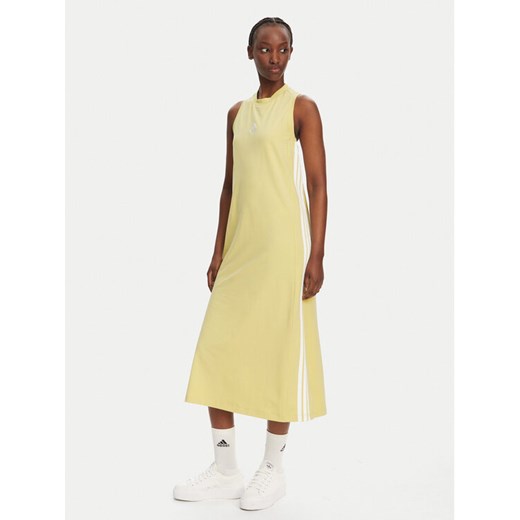 adidas Sukienka codzienna Essentials 3-Stripes JE1210 Żółty Regular Fit ze sklepu MODIVO w kategorii Sukienki - zdjęcie 182758314
