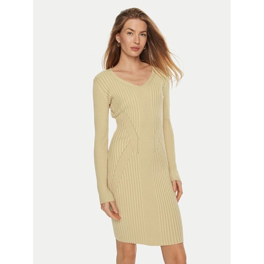 Guess Sukienka dzianinowa Isabella W4BK07 Z3HP2 Beżowy Slim Fit ze sklepu MODIVO w kategorii Sukienki - zdjęcie 182758954