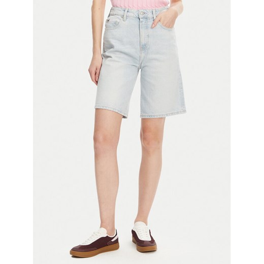 Tommy Hilfiger Szorty jeansowe WW0WW44388 Niebieski Relaxed Fit ze sklepu MODIVO w kategorii Szorty - zdjęcie 182759360