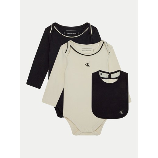 Calvin Klein Jeans Komplet dziecięcy Monogram Starter IN0IN00011 Écru Regular Fit ze sklepu MODIVO w kategorii Komplety niemowlęce - zdjęcie 182759490