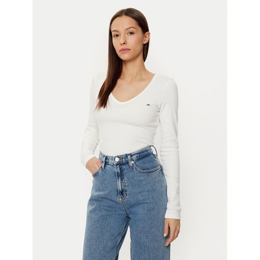 Tommy Jeans Bluzka Essential DW0DW17990 Écru Slim Fit ze sklepu MODIVO w kategorii Bluzki damskie - zdjęcie 182759793