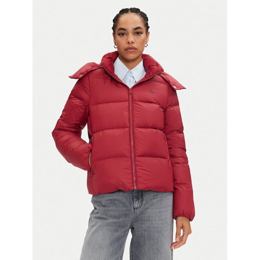 Calvin Klein Jeans Kurtka puchowa J20J223571 Czerwony Regular Fit ze sklepu MODIVO w kategorii Kurtki damskie - zdjęcie 182761110