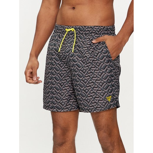 Guess Szorty kąpielowe F4GT06 WG2A2 Czarny Regular Fit ze sklepu MODIVO w kategorii Kąpielówki - zdjęcie 182761451