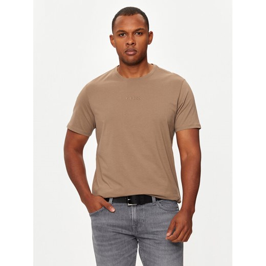 Guess T-Shirt M4GP39 K7HD0 Brązowy Regular Fit ze sklepu MODIVO w kategorii T-shirty męskie - zdjęcie 182761624
