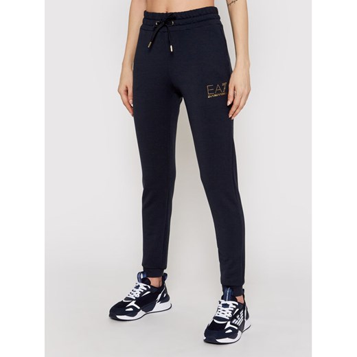 EA7 Emporio Armani Spodnie dresowe 8NTP66 TJ9RZ 1554 Granatowy Regular Fit ze sklepu MODIVO w kategorii Spodnie damskie - zdjęcie 182762951