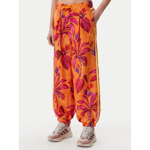 adidas Spodnie dresowe FARM Premium JD6301 Pomarańczowy Loose Fit ze sklepu MODIVO w kategorii Spodnie damskie - zdjęcie 182763054