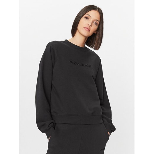 Woolrich Bluza Logo CFWWSW0115FRUT3164 Czarny Relaxed Fit ze sklepu MODIVO w kategorii Bluzy damskie - zdjęcie 182763633