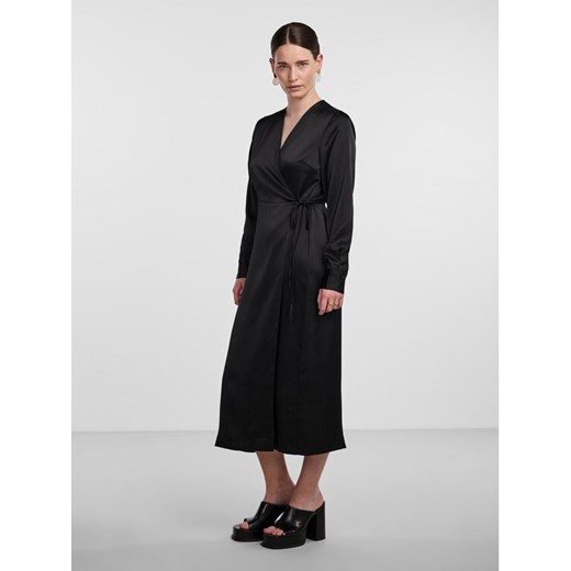 YAS Sukienka codzienna Pella 26030740 Czarny Regular Fit ze sklepu MODIVO w kategorii Sukienki - zdjęcie 182763973