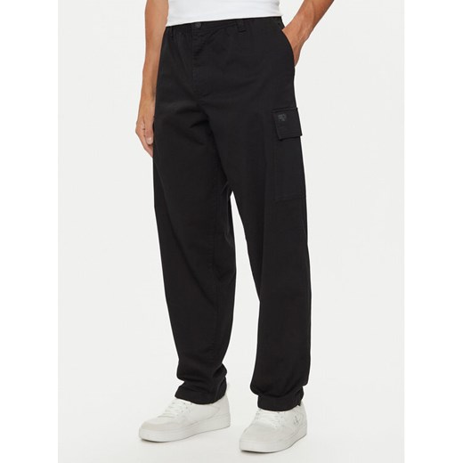 Calvin Klein Jeans Spodnie materiałowe J30J326848 Czarny Straight Fit ze sklepu MODIVO w kategorii Spodnie męskie - zdjęcie 182763994