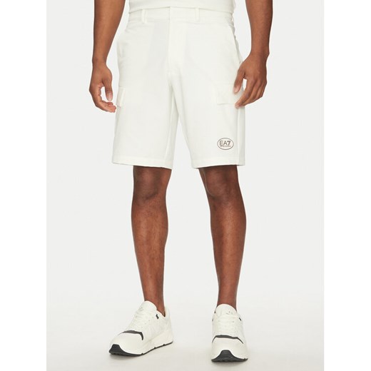 EA7 Emporio Armani Szorty sportowe 7M000196 AF13554 U0005 Biały Regular Fit ze sklepu MODIVO w kategorii Spodenki męskie - zdjęcie 182764010