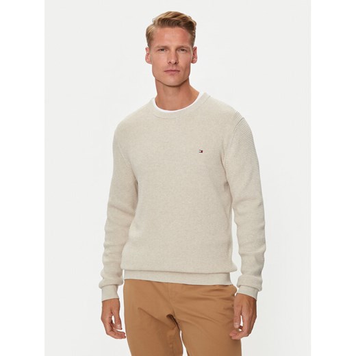 Tommy Hilfiger Sweter MW0MW35470 Beżowy Regular Fit ze sklepu MODIVO w kategorii Swetry męskie - zdjęcie 182764184