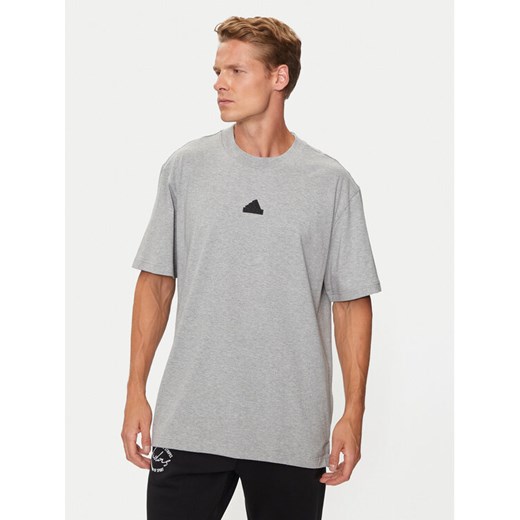 adidas T-Shirt Brand Love IW3541 Szary Loose Fit ze sklepu MODIVO w kategorii T-shirty męskie - zdjęcie 182764224