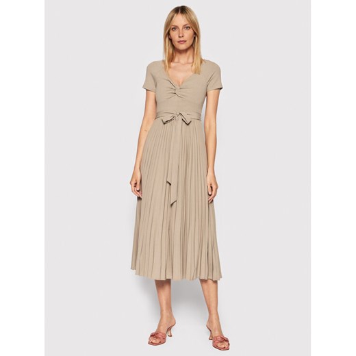Guess Sukienka codzienna Erynn WBGK86 WE6D1 Beżowy Regular Fit ze sklepu MODIVO w kategorii Sukienki - zdjęcie 182764583