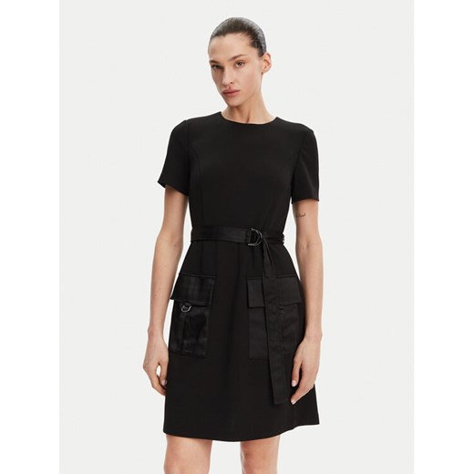 DKNY Sukienka codzienna DD4J1E45 Czarny Slim Fit ze sklepu MODIVO w kategorii Sukienki - zdjęcie 182764944