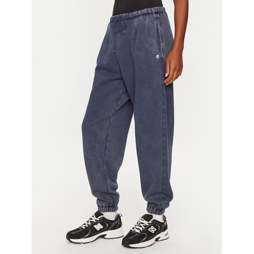 Deha Spodnie dresowe C12165 Granatowy Loose Fit ze sklepu MODIVO w kategorii Spodnie damskie - zdjęcie 182765020