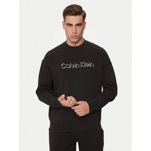 Calvin Klein Bluza Shadow Embosed Logo K10K113081 Czarny Regular Fit ze sklepu MODIVO w kategorii Bluzy męskie - zdjęcie 182765344