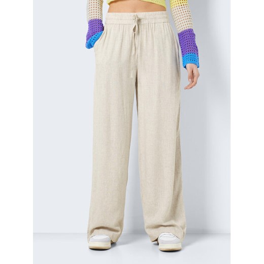 Noisy May Spodnie dzianinowe Leilani 27026323 Beżowy Regular Fit ze sklepu MODIVO w kategorii Spodnie damskie - zdjęcie 182765673