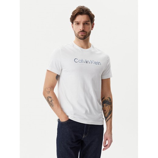Calvin Klein T-Shirt Satin Bonded Logo K10K114162 Biały Regular Fit ze sklepu MODIVO w kategorii T-shirty męskie - zdjęcie 182766180