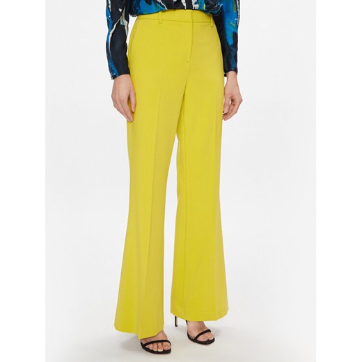 DKNY Spodnie materiałowe UK3PX024 Żółty Regular Fit ze sklepu MODIVO w kategorii Spodnie damskie - zdjęcie 182766431