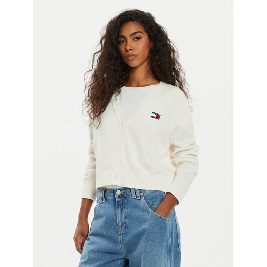 Tommy Jeans Kardigan Essential Badge DW0DW19913 Biały Relaxed Fit ze sklepu MODIVO w kategorii Swetry damskie - zdjęcie 182767402