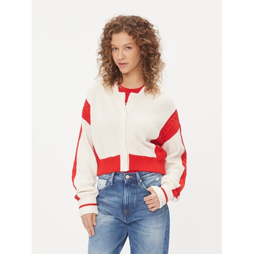Tommy Jeans Kardigan Archive DW0DW15856 Écru Regular Fit ze sklepu MODIVO w kategorii Swetry damskie - zdjęcie 182767462