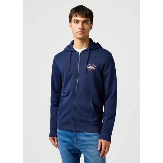 WRANGLER MĘSKA BLUZA WRANGLER GRAPHIC ZIP HOODIE NAVY 112362887 ze sklepu YouNeedit.pl w kategorii Bluzy męskie - zdjęcie 183553180