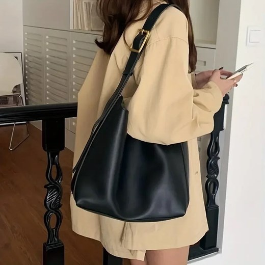 Elegancka torba na ramię z klamrą - Czarny ze sklepu Intimica.pl w kategorii Torebki hobo - zdjęcie 183554662