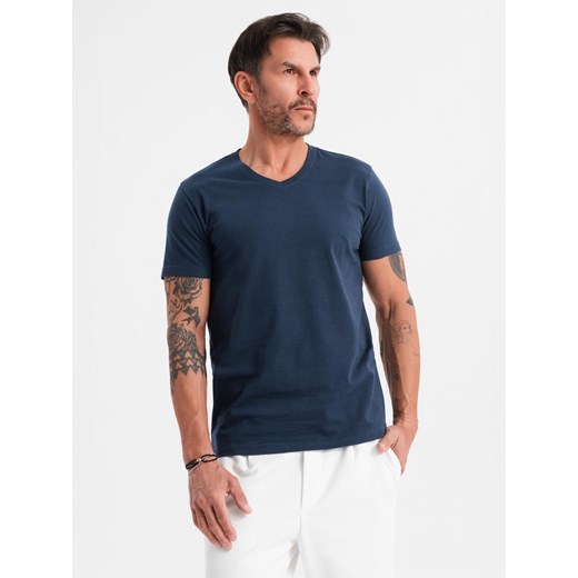 Męska klasyczna bawełniana koszulka z dekoltem w serek BASIC – granatowa V2 OM-TSBS-0237 ze sklepu ombre w kategorii T-shirty męskie - zdjęcie 183575060