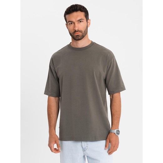 T-shirt bawełniany męski LOOSE FIT z okrągłym dekoltem – ciemnooliwkowy V7 OM-TSBC-0234 ze sklepu ombre w kategorii T-shirty męskie - zdjęcie 183575204
