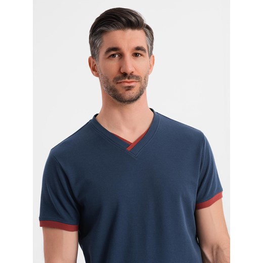 T-shirt męski z kontrastowymi wstawkami i dekoltem w serek – granatowy V1 OM-TSCT-0198 ze sklepu ombre w kategorii T-shirty męskie - zdjęcie 183575240