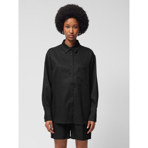 Damska koszula oversize Outhorn OTHWSS24TSHIF038 - czarna ze sklepu Sportstylestory.com w kategorii Koszule damskie - zdjęcie 183577103