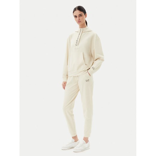 EA7 Emporio Armani Dres 7W000117 AF13135 U1079 Beżowy Regular Fit ze sklepu MODIVO w kategorii Dresy damskie - zdjęcie 183578550