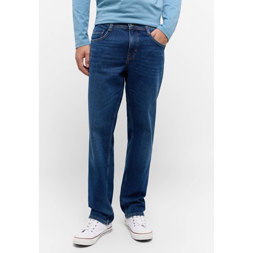 Męskie Spodnie jeansowe Mustang Style Denver Straight Denim Blue 1015523 5000 783 ze sklepu YouNeedit.pl w kategorii Jeansy męskie - zdjęcie 183584101
