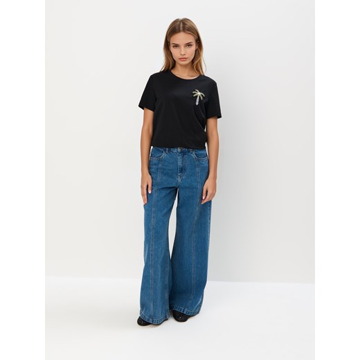 Mohito - Bawełniany czarny t-shirt z aplikacją - czarny ze sklepu Mohito w kategorii Bluzki damskie - zdjęcie 183595153
