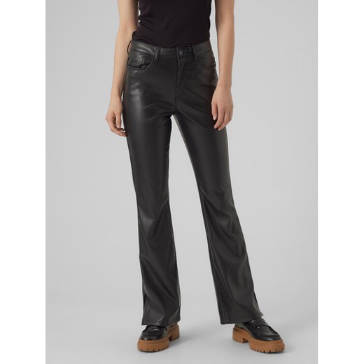 Vero Moda Spodnie z imitacji skóry Selma 10300195 Czarny Flared Fit ze sklepu MODIVO w kategorii Spodnie damskie - zdjęcie 183602930
