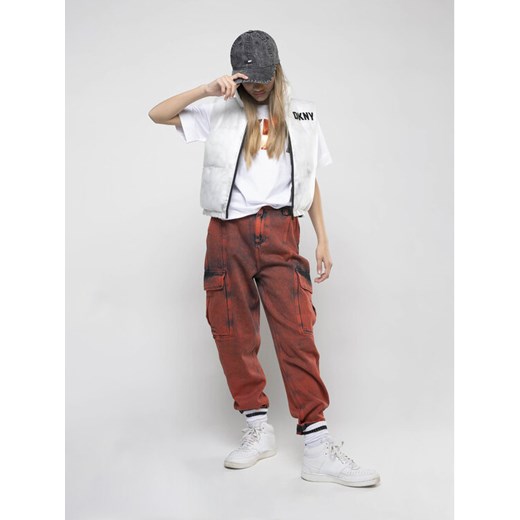 DKNY Jeansy D34B02 D Miedziany Regular Fit ze sklepu MODIVO w kategorii Spodnie dziewczęce - zdjęcie 183612791