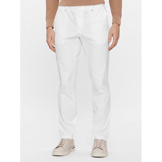 Boss Chinosy C-Genius-W-241 50509778 Biały Slim Fit ze sklepu MODIVO w kategorii Spodnie męskie - zdjęcie 183620180