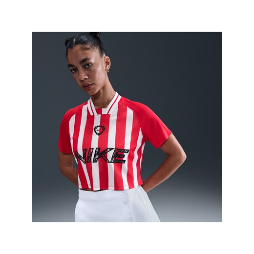 Damska koszulka z krótkim rękawem o skróconym kroju Nike Sportswear - Czerwony ze sklepu Nike poland w kategorii Bluzki damskie - zdjęcie 183628740