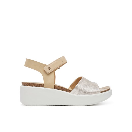 Sandały ECCO Flowt Wedge 27231360704 Złoty ze sklepu eobuwie.pl w kategorii Sandały damskie - zdjęcie 183629331